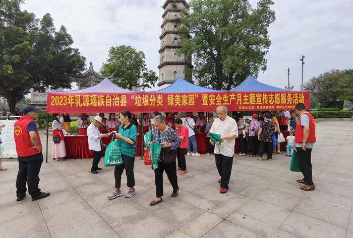 “垃圾分類 綠美家園”暨安全生產月主題宣傳志愿服務活動 林遙軒 攝 (5).jpg