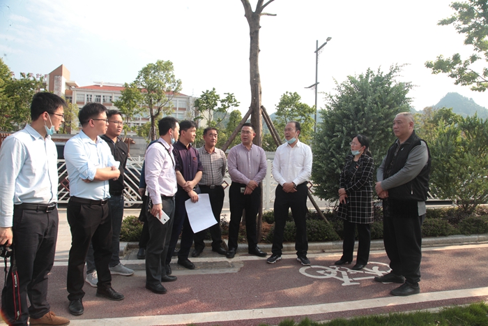 對城區(qū)新建幼兒園選址進行實地查看 (2).JPG